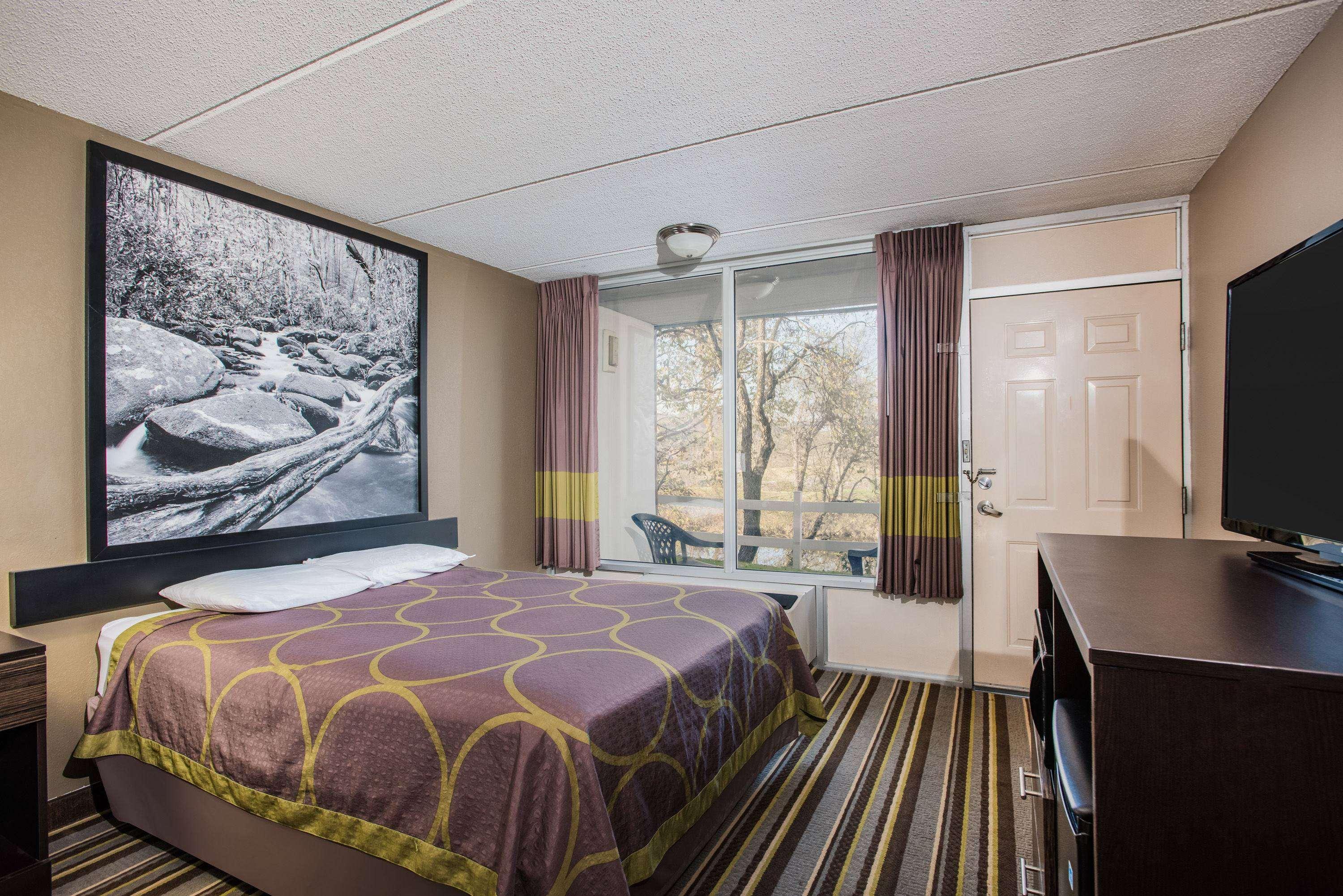 Super 8 By Wyndham Sevierville Riverside Экстерьер фото