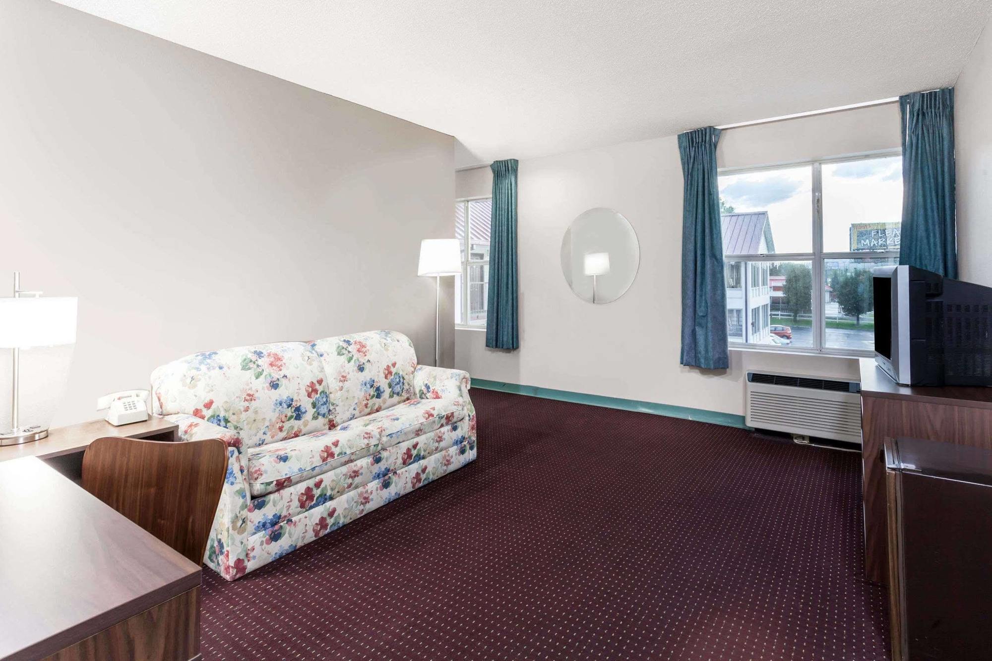 Super 8 By Wyndham Sevierville Riverside Экстерьер фото